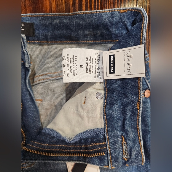 Judy Blue Tummy Control High Waist Size M Shorts - Picture 2 of 4